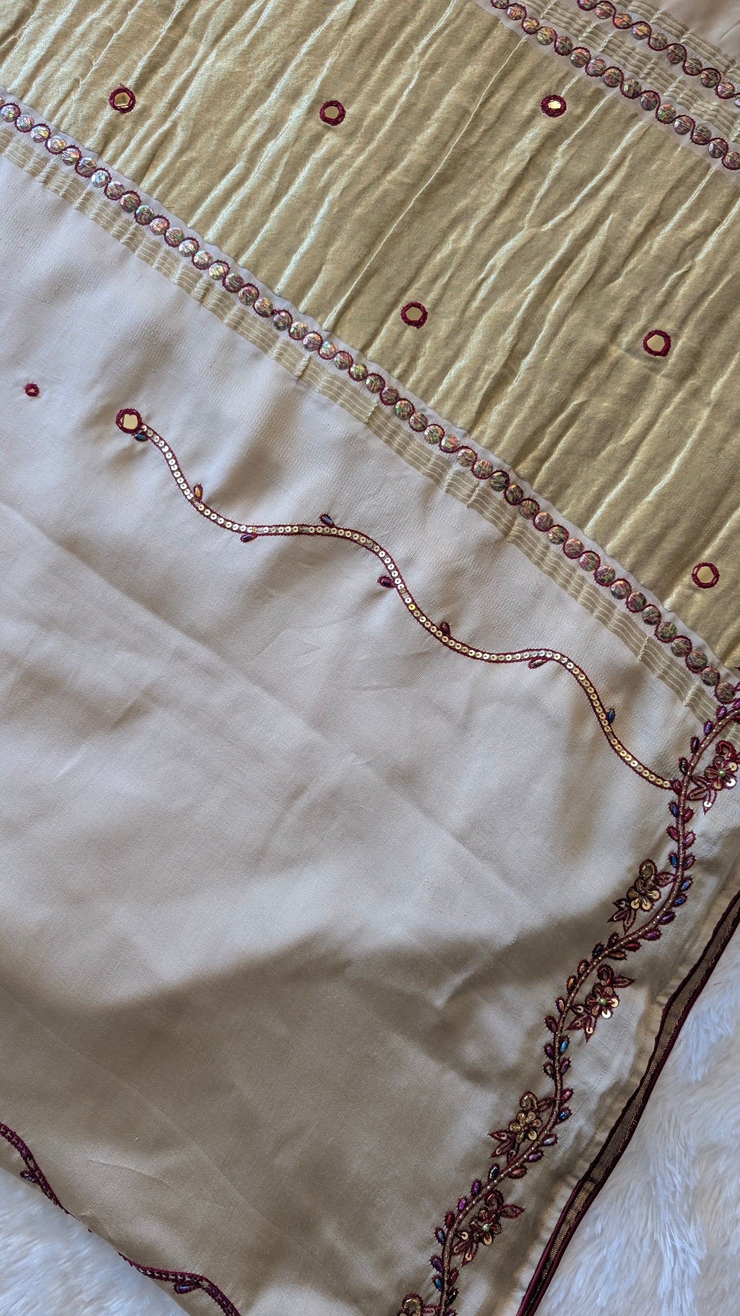 Close up embroidery and tissue pallu ivory saree
